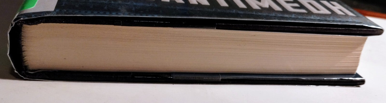 437631