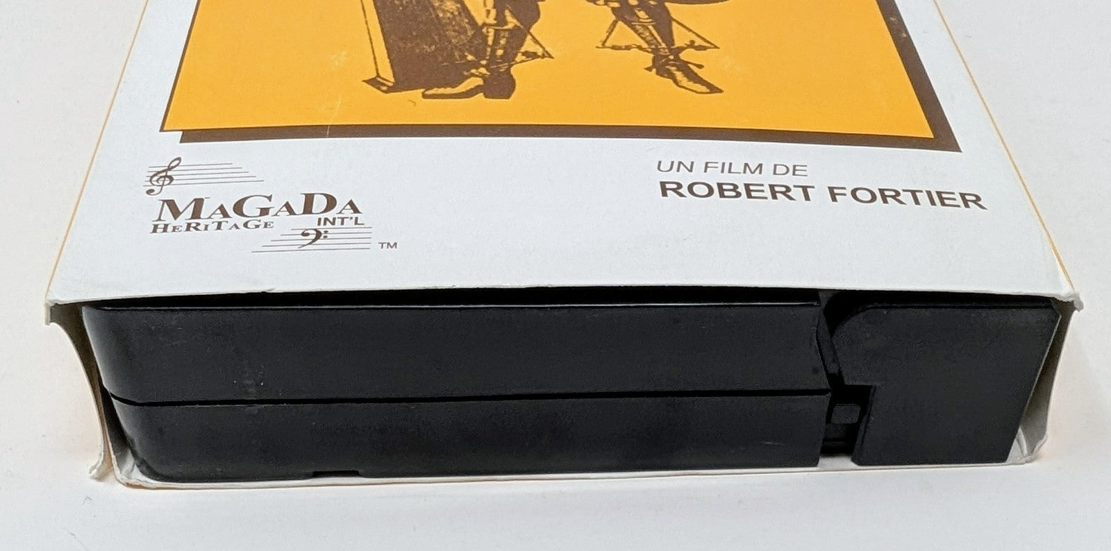 437590